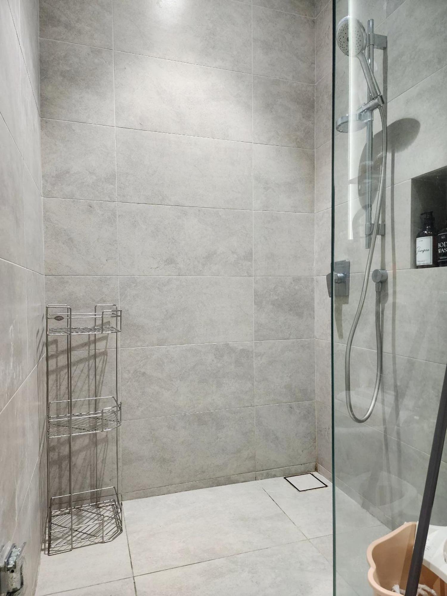 Apartment Luxury Doubletree Hill10 At I-city , Free Parking H2901 *